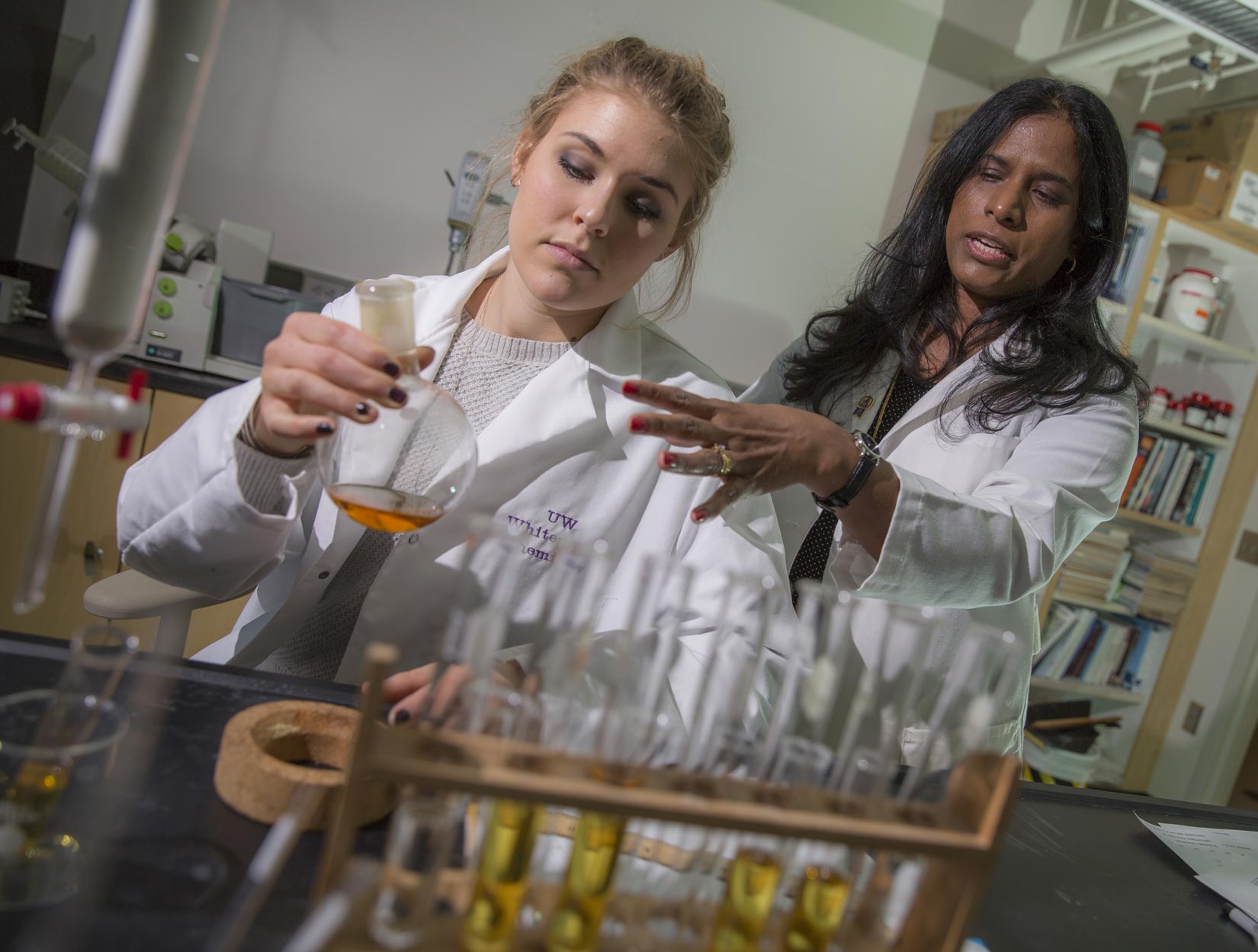 Katherine and Hepsi in laboratory