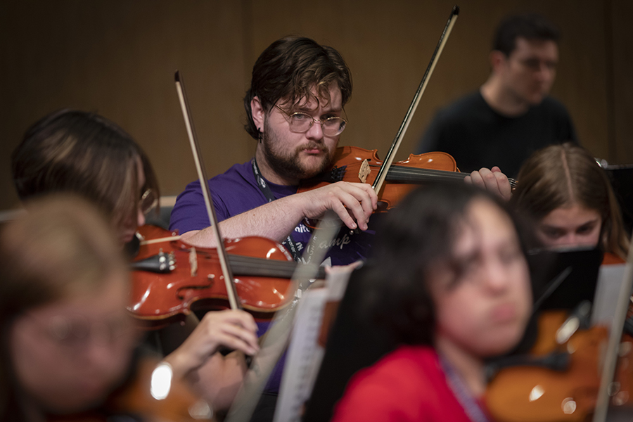 Charlie Shilhavy playing the violin.