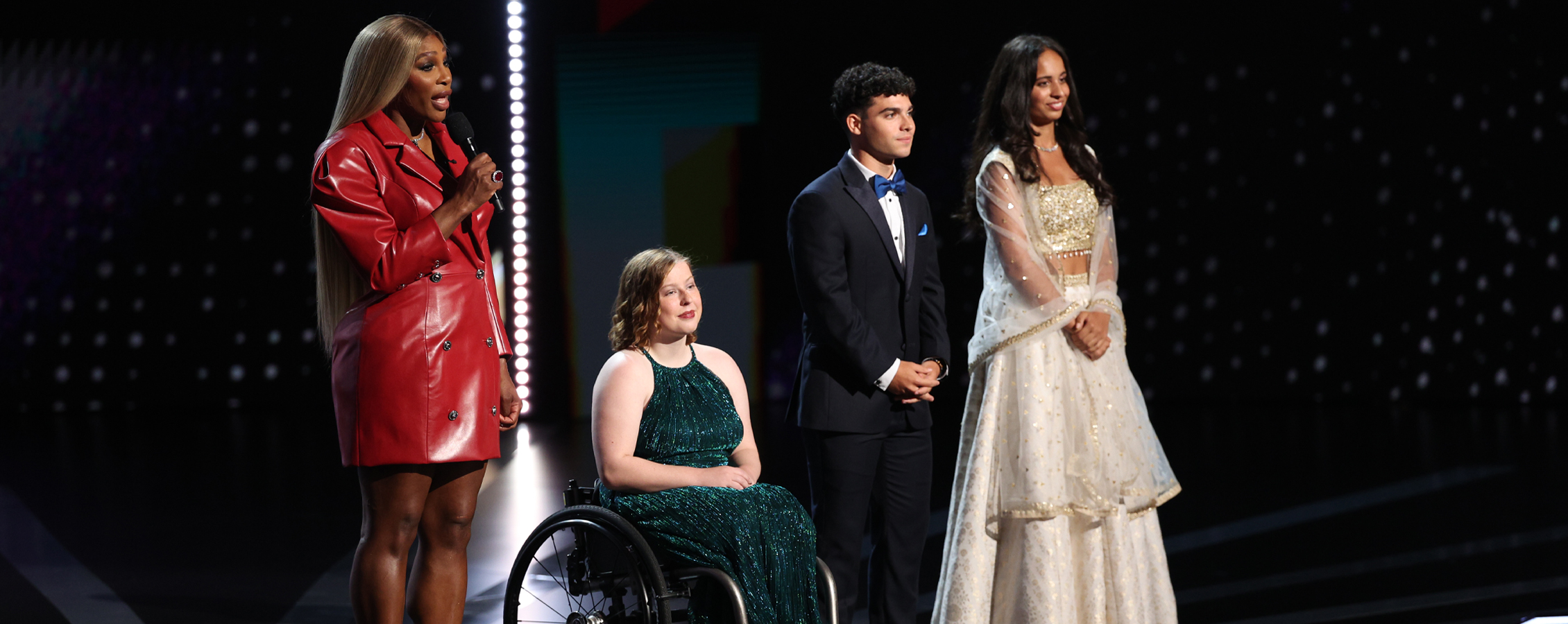 Hannah Smith on stage with Serena Williams during the ESPY awards.