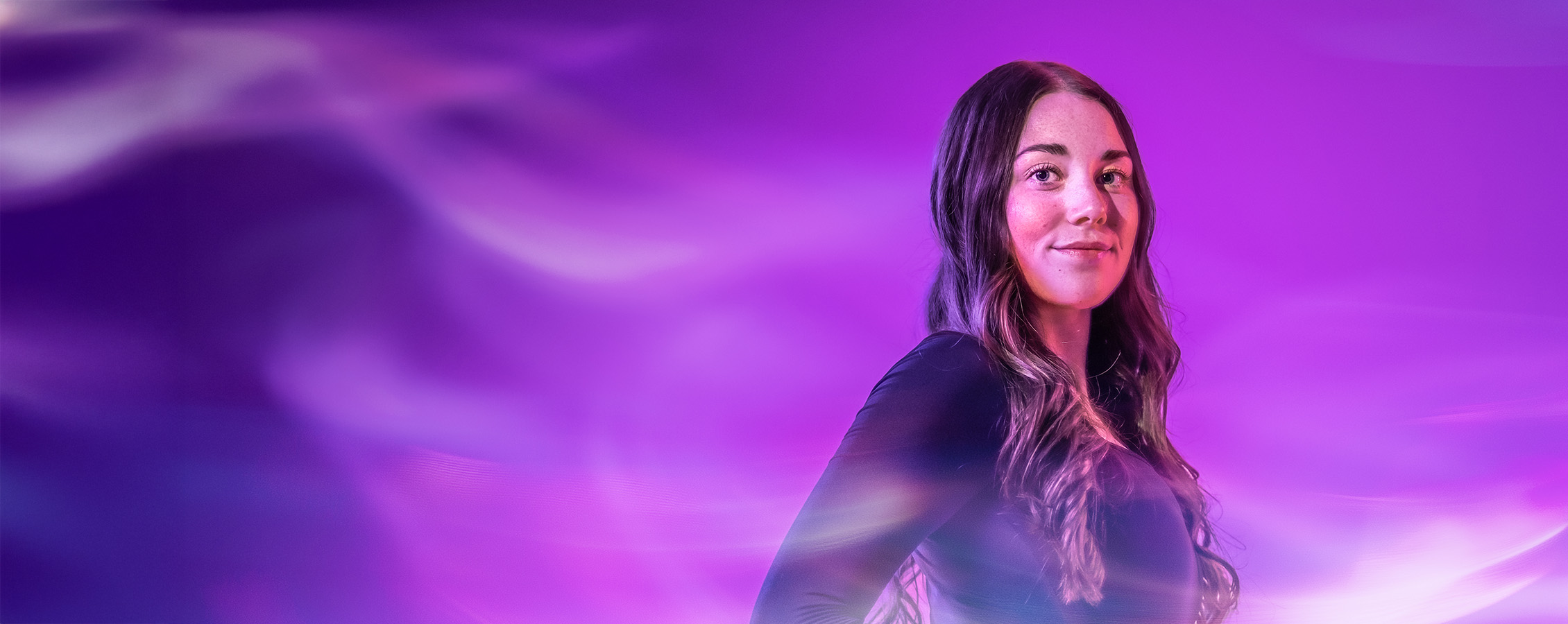 Student looking at the online bachelors program